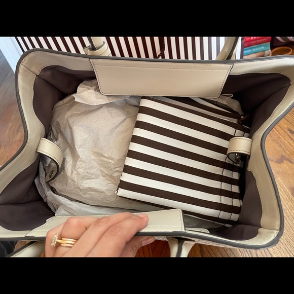 Henri Bendel Empire tote - Picture 3 of 3